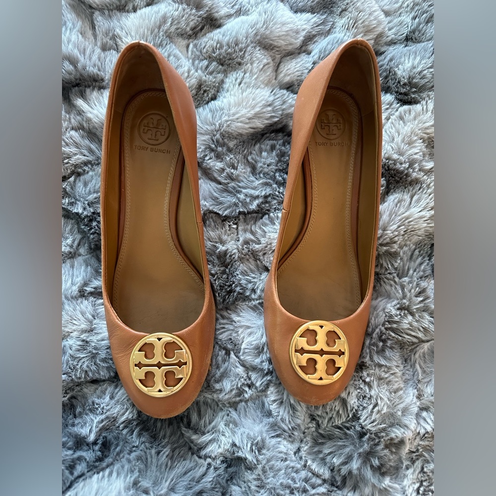 Tory Burch tan closed toe wedges. Size 9